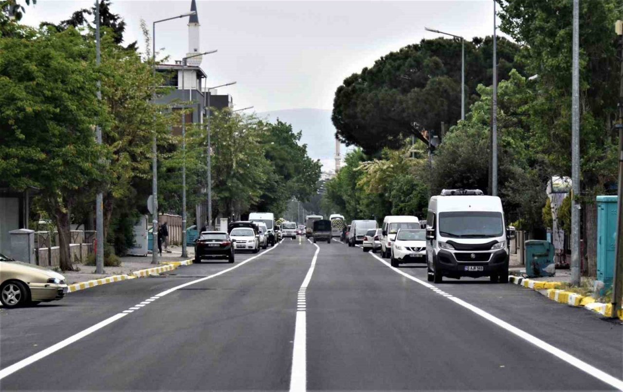 Balıkesir Büyükşehir, deforme olan caddeleri yeniliyor