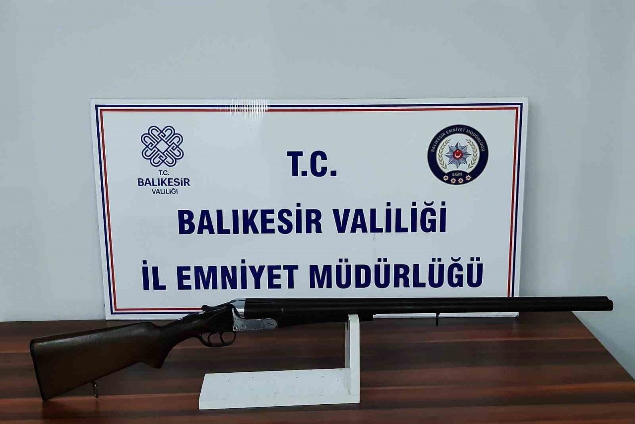 Balıkesir’de polis 40 aranan şahsı yakaladı