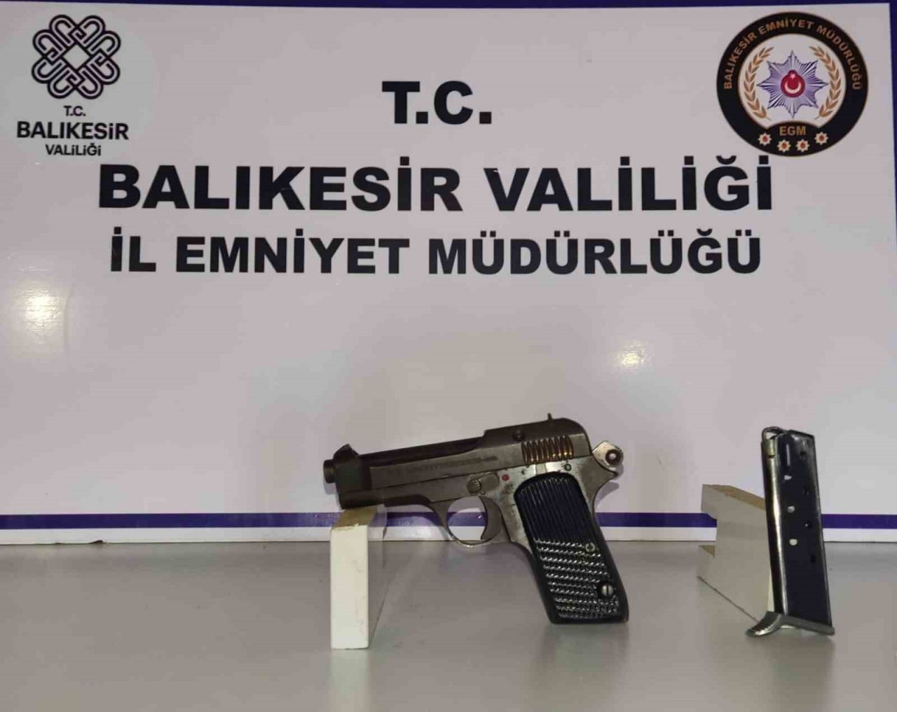 Balıkesir’de polis 40 aranan şahsı yakaladı