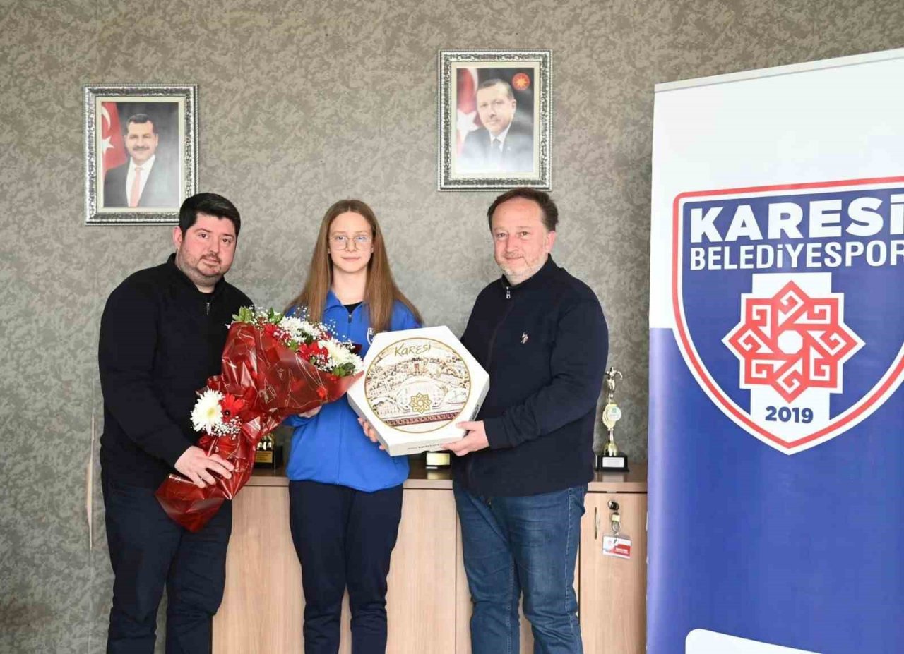 Başkan Orkan milli yüzücüyü ağırladı