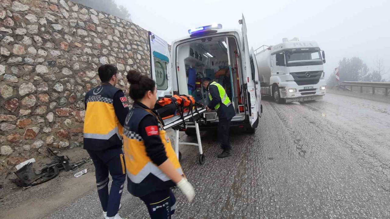 Hastaneye giderken hastanelik oldular: 2 yaralı