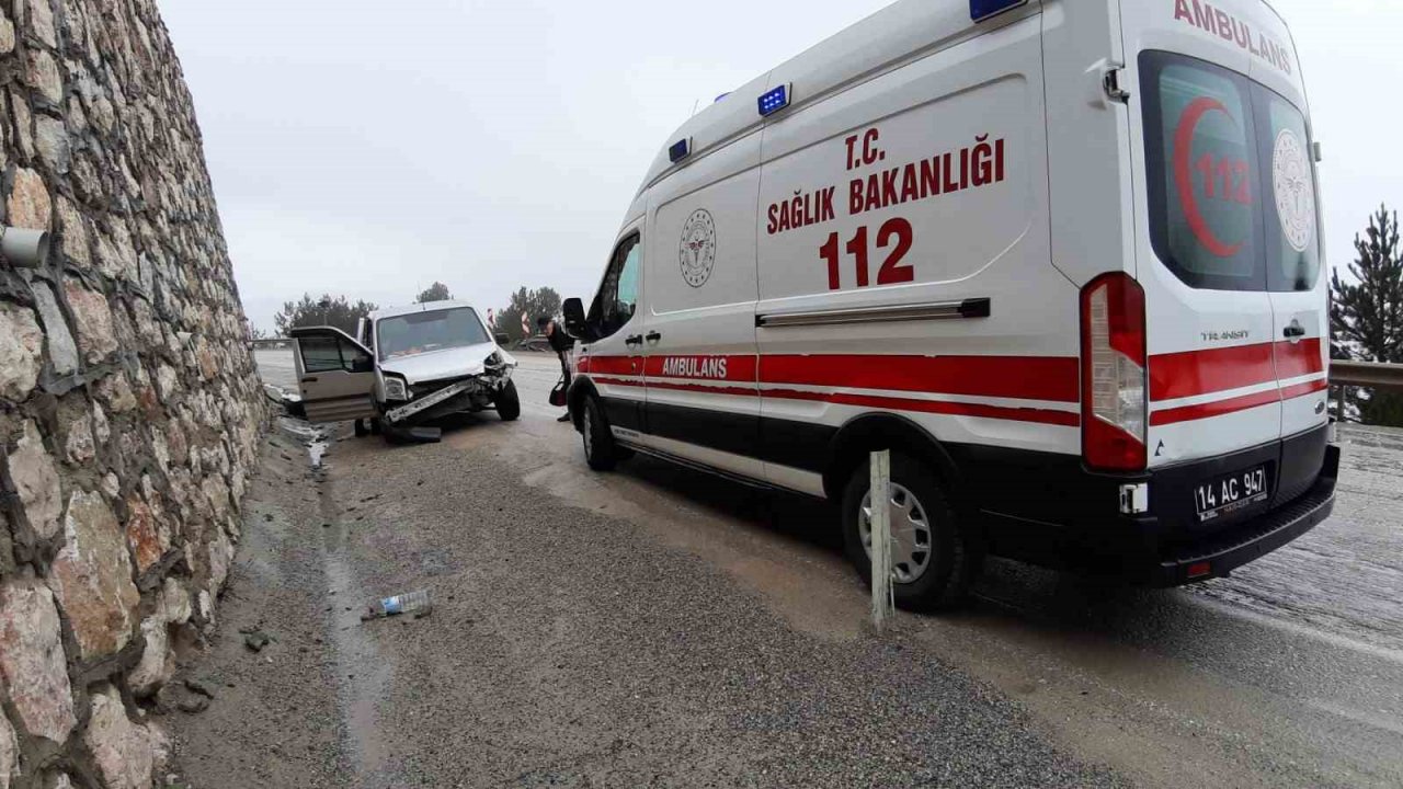 Hastaneye giderken hastanelik oldular: 2 yaralı