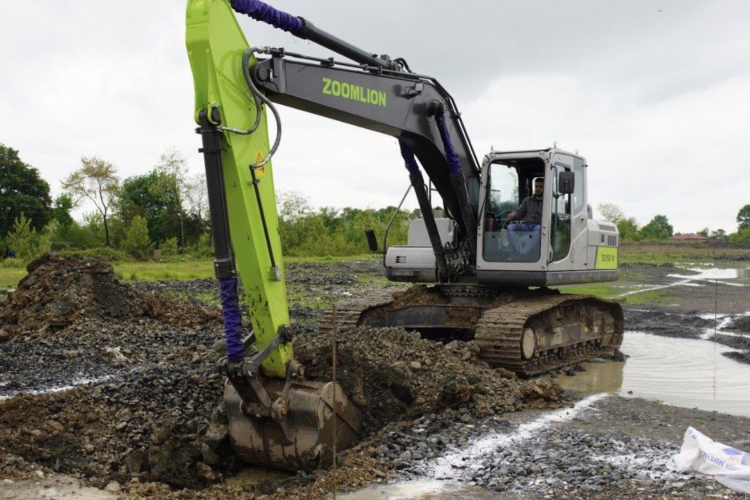 Çarşamba Tekstilkent’te kazma vuruldu