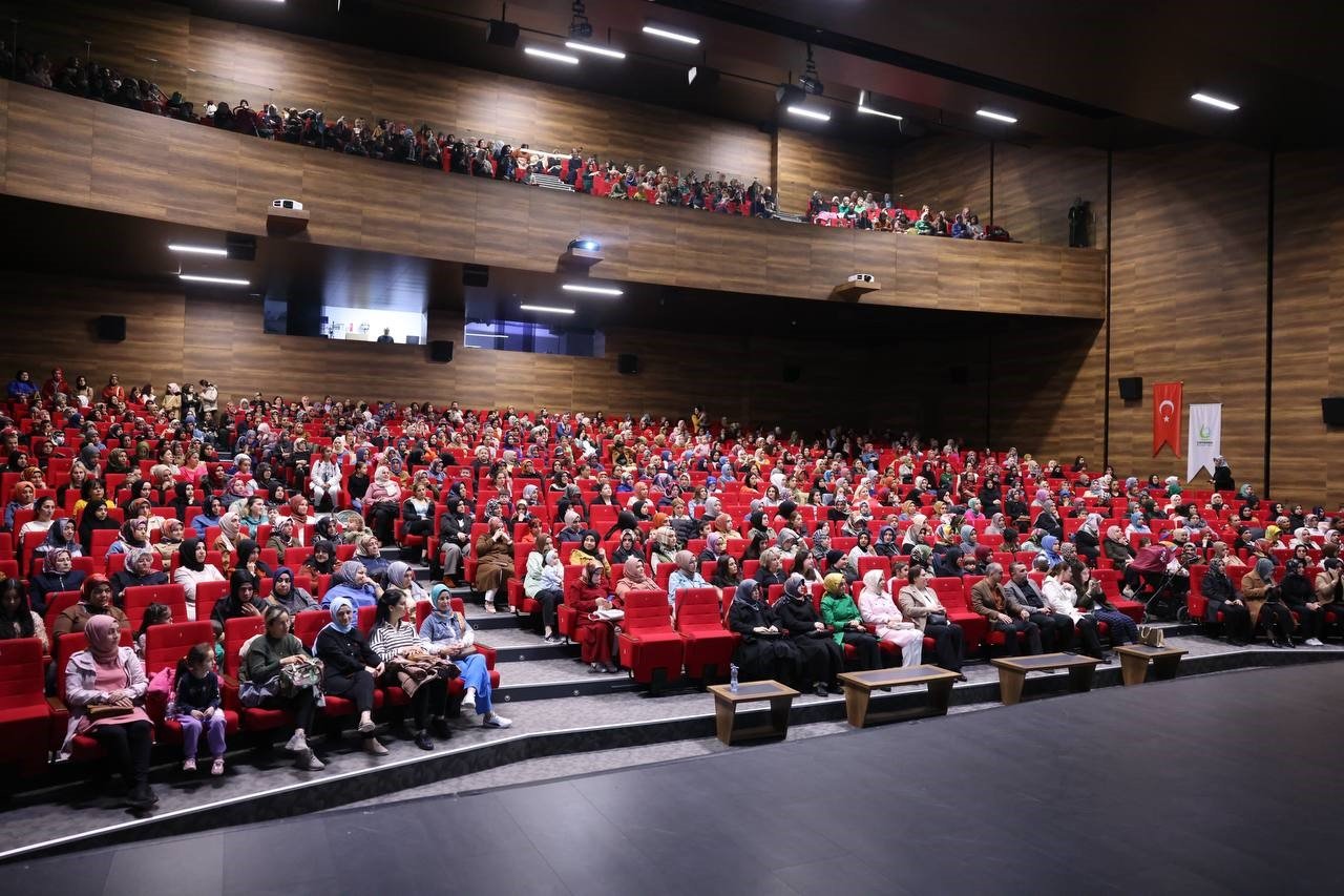 Türk sinemasının yıldızı Hülya Koçyiğit: "Annelik Allah’ın kadına verdiği bir ayrıcalık"