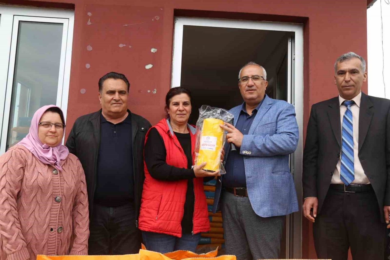 Denizli Büyükşehirden Çamelili çiftçilere destek