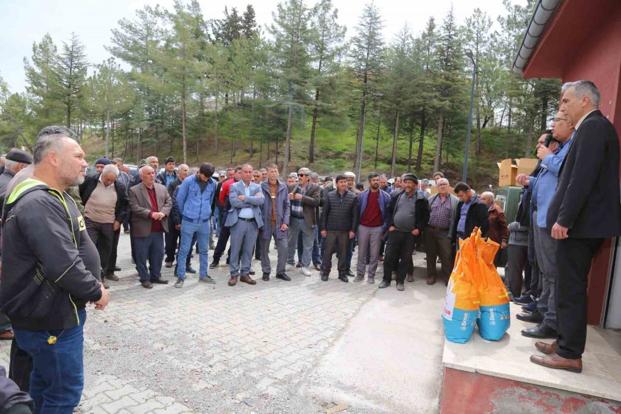 Denizli Büyükşehirden Çamelili çiftçilere destek