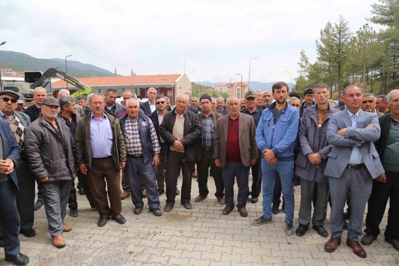 Denizli Büyükşehirden Çamelili çiftçilere destek