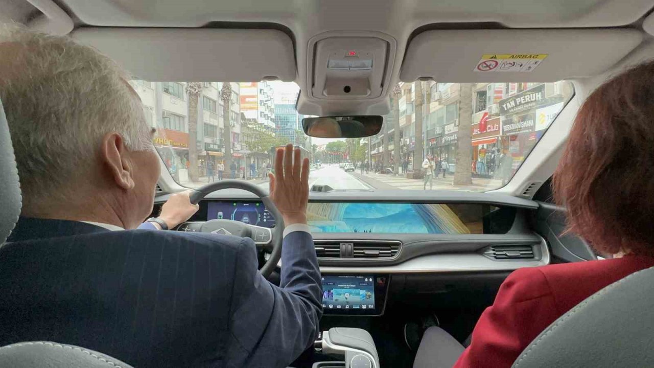 Denizli Büyükşehir, Türkiye’nin ilk yerli otomobili TOGG’a kavuştu