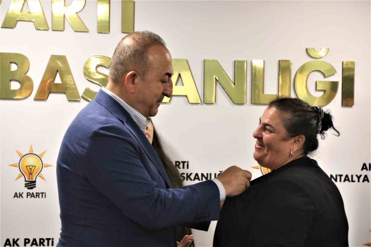 Bakan Çavuşoğlu: “Atatürk’ün kurduğu parti bu hale düşmemeliydi”