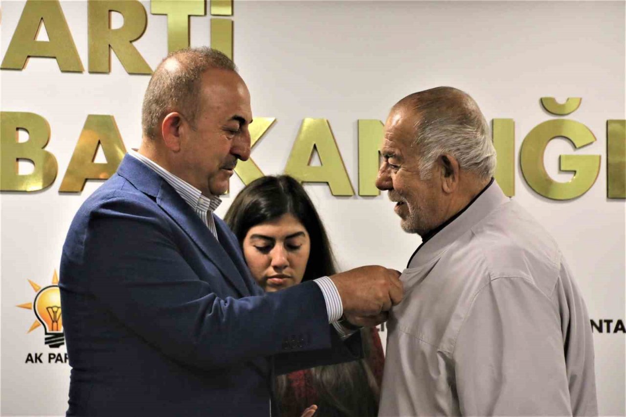 Bakan Çavuşoğlu: “Atatürk’ün kurduğu parti bu hale düşmemeliydi”