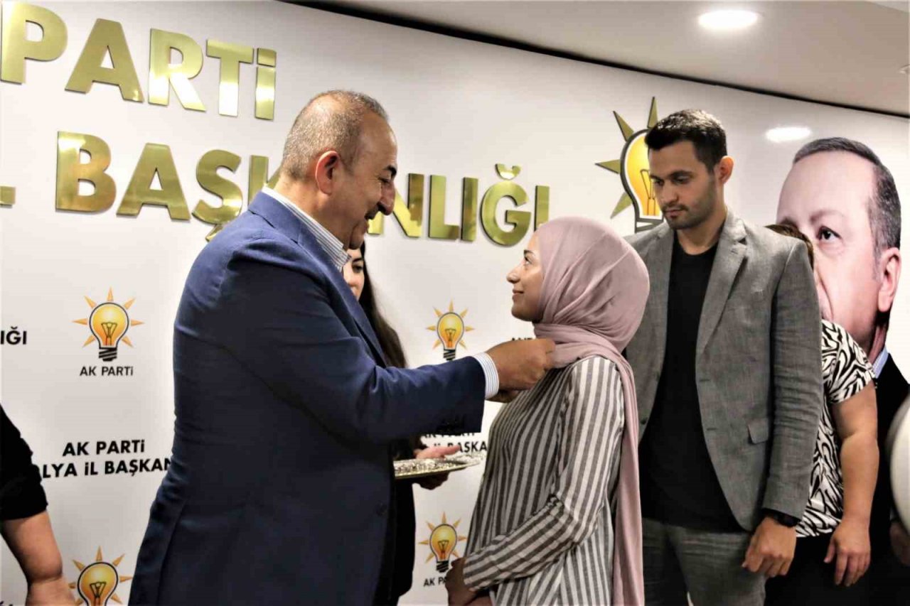 Bakan Çavuşoğlu: “Atatürk’ün kurduğu parti bu hale düşmemeliydi”