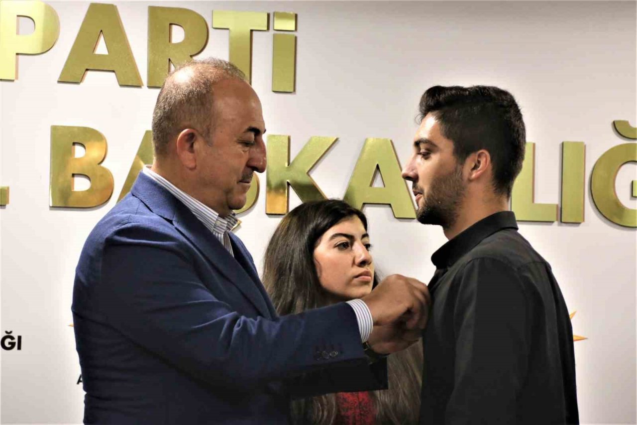 Bakan Çavuşoğlu: “Atatürk’ün kurduğu parti bu hale düşmemeliydi”