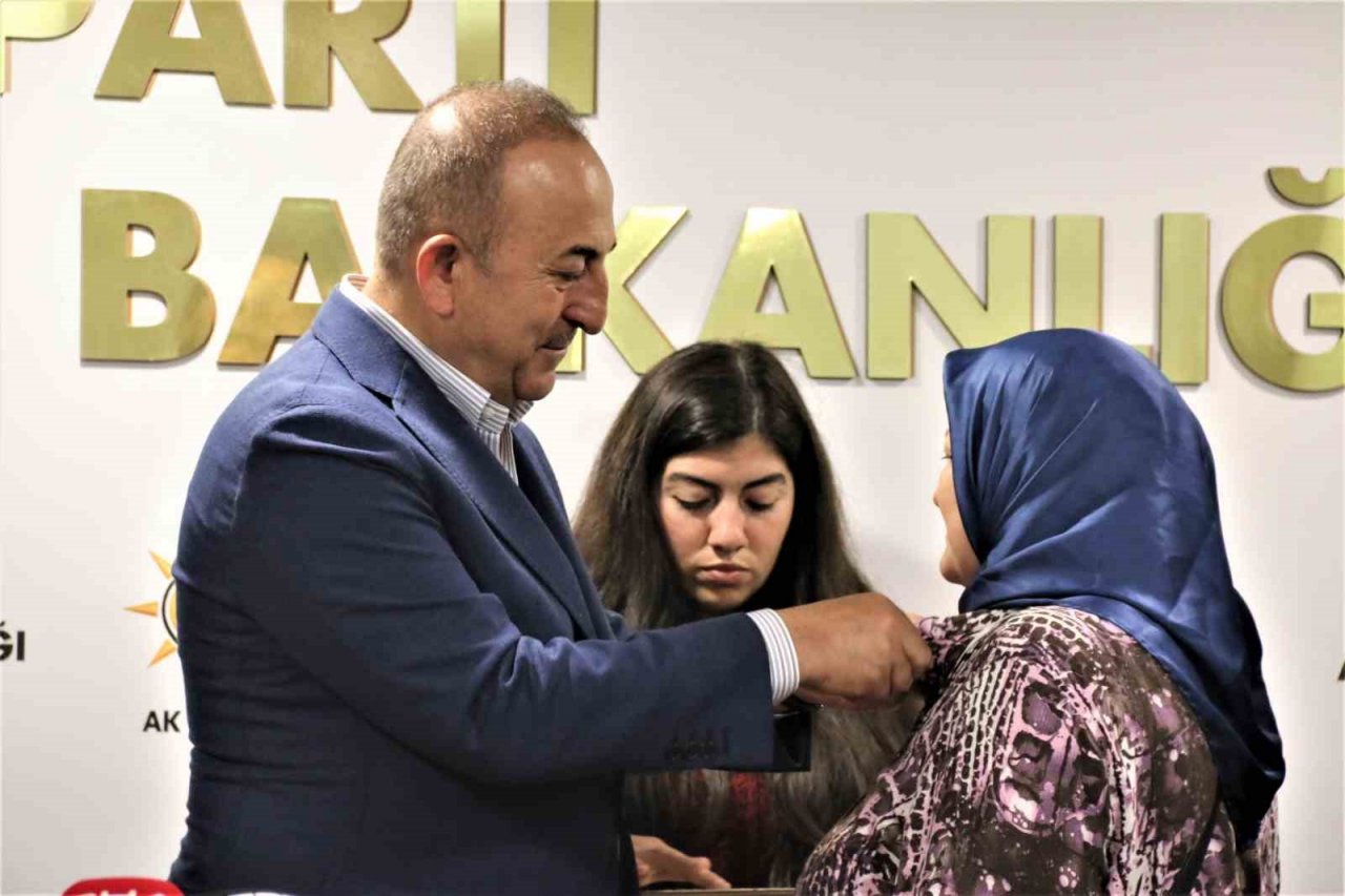 Bakan Çavuşoğlu: “Atatürk’ün kurduğu parti bu hale düşmemeliydi”