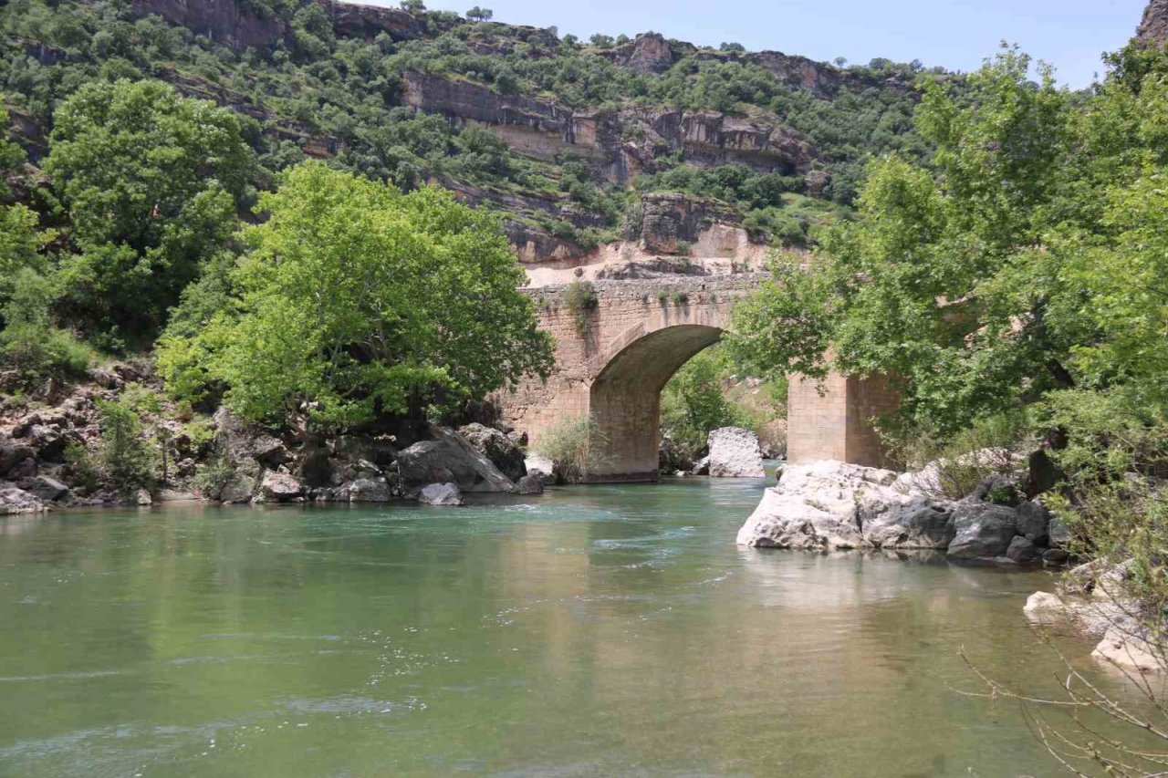 Yerleşimi İlk Çağ’a dayanan Diyarbakır’ın saklı cenneti ihtişamını koruyor