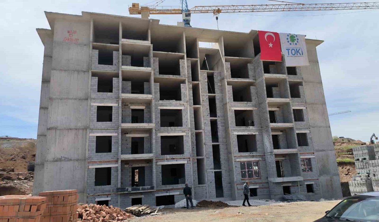 Doğanşehir’deki kalıcı konutlar hızla yükseliyor