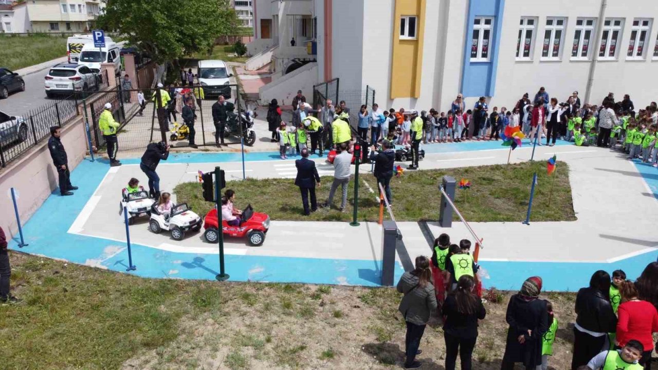 Uzunköprü’de öğrencilere uygulamalı trafik eğitimi