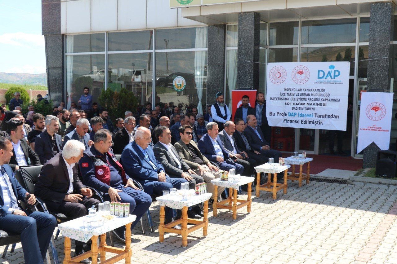 Elazığ’da üreticilere süt sağım makinası desteği