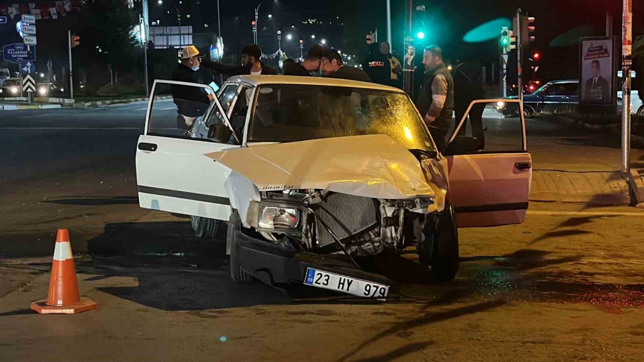 Elazığ’da trafik kazası: 1’i ağır 3 yaralı