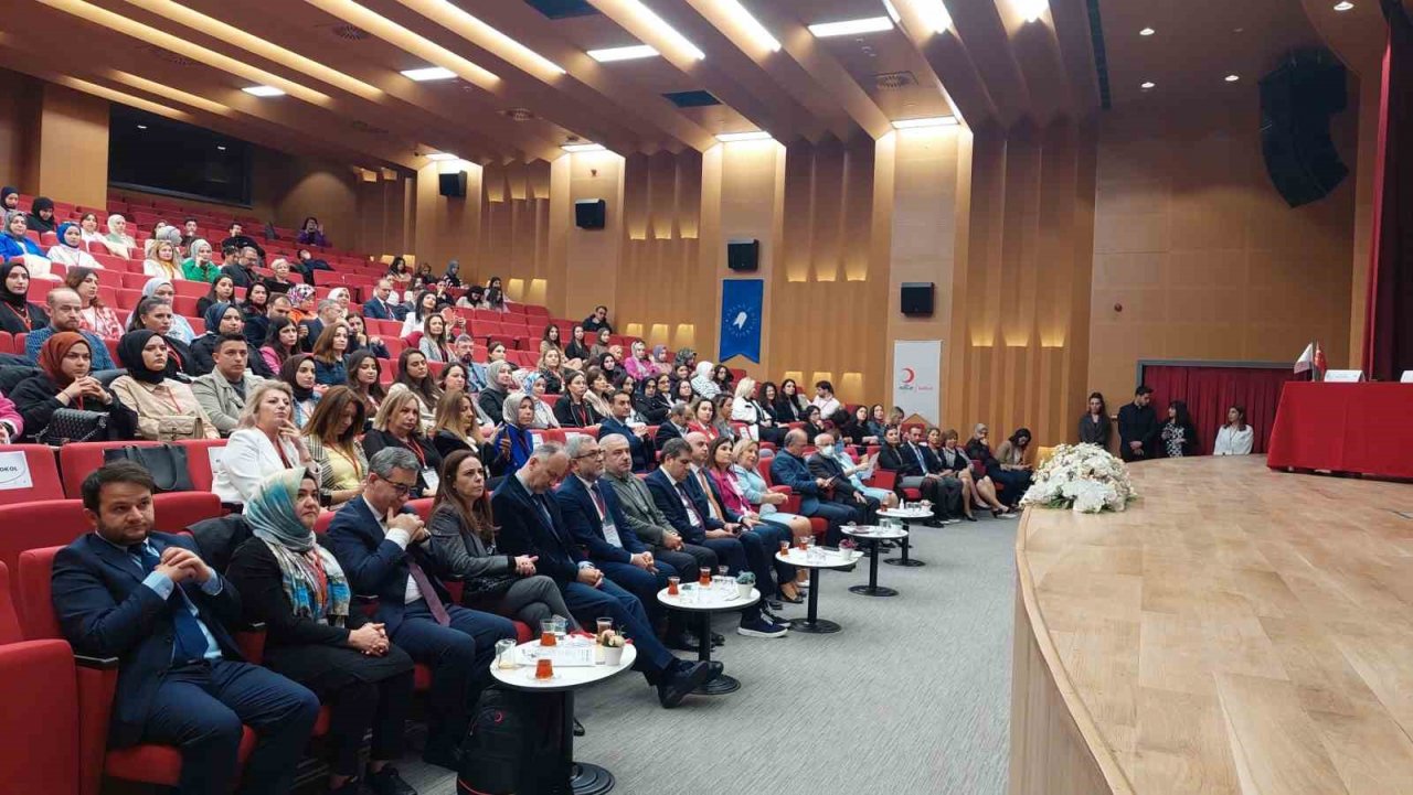 Hemşireler Günü “Hemşireler Geleceğimiz” başlığı altında ele alındı