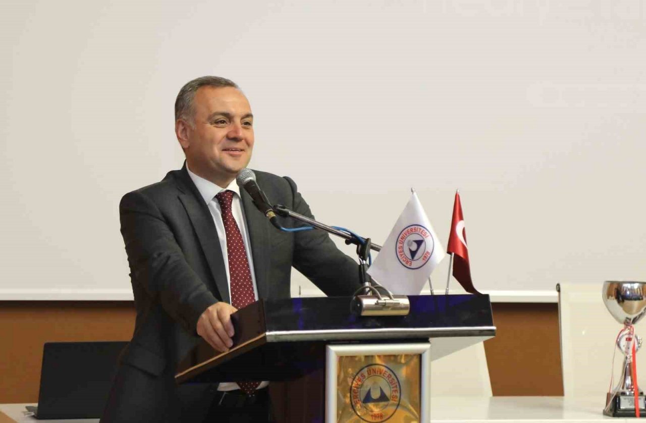 ERÜ’de Başarılı Sporcular Ödüllendirildi