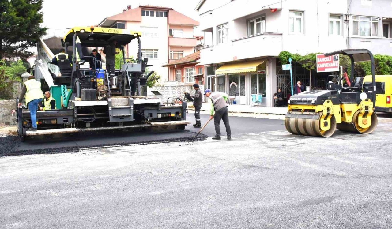 Erenler’de 2 cadde ve 26 sokak 10 bin ton asfaltla yenilendi