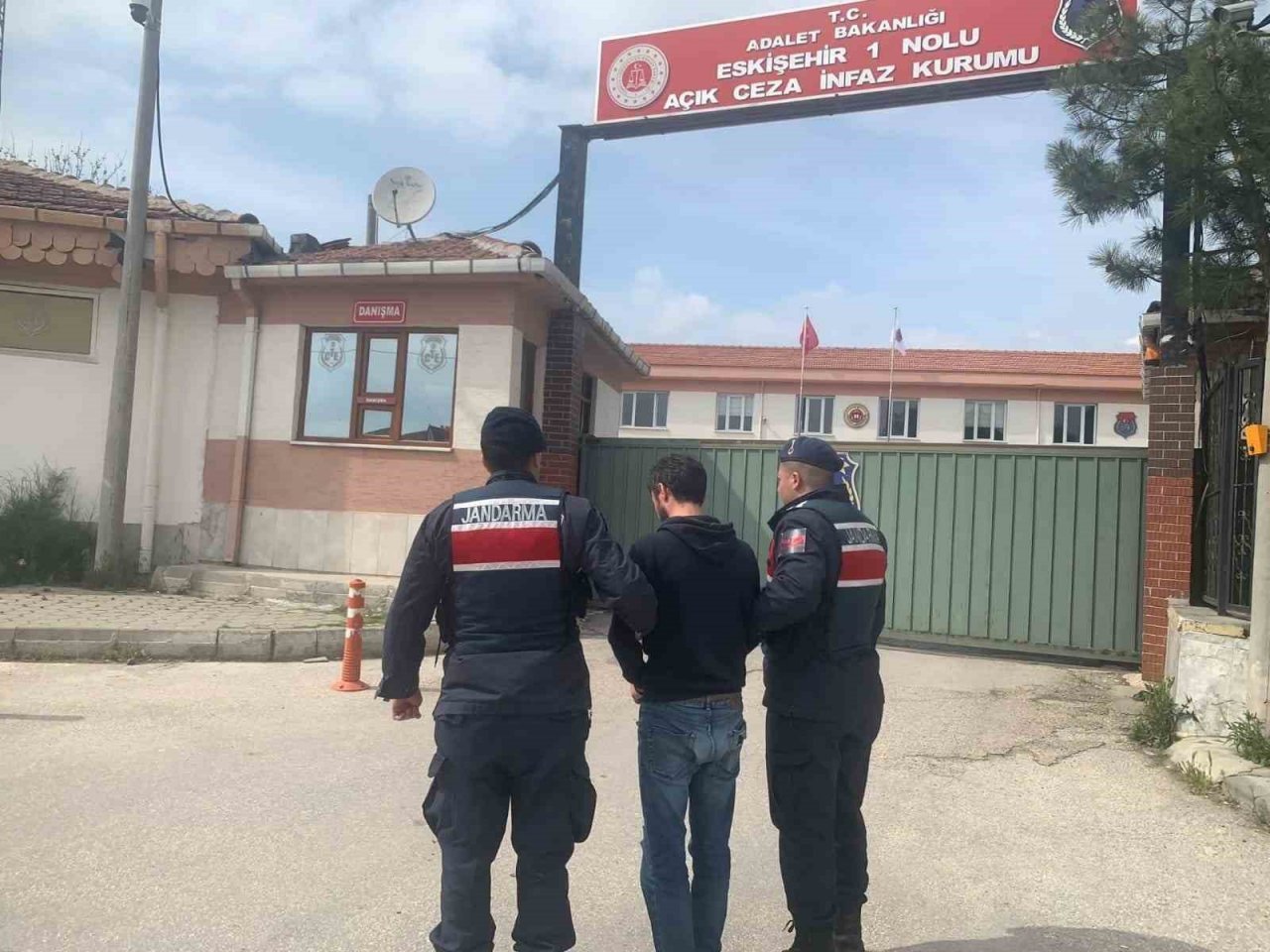 Aranan 6 şüpheli jandarma ekiplerince yakalandı