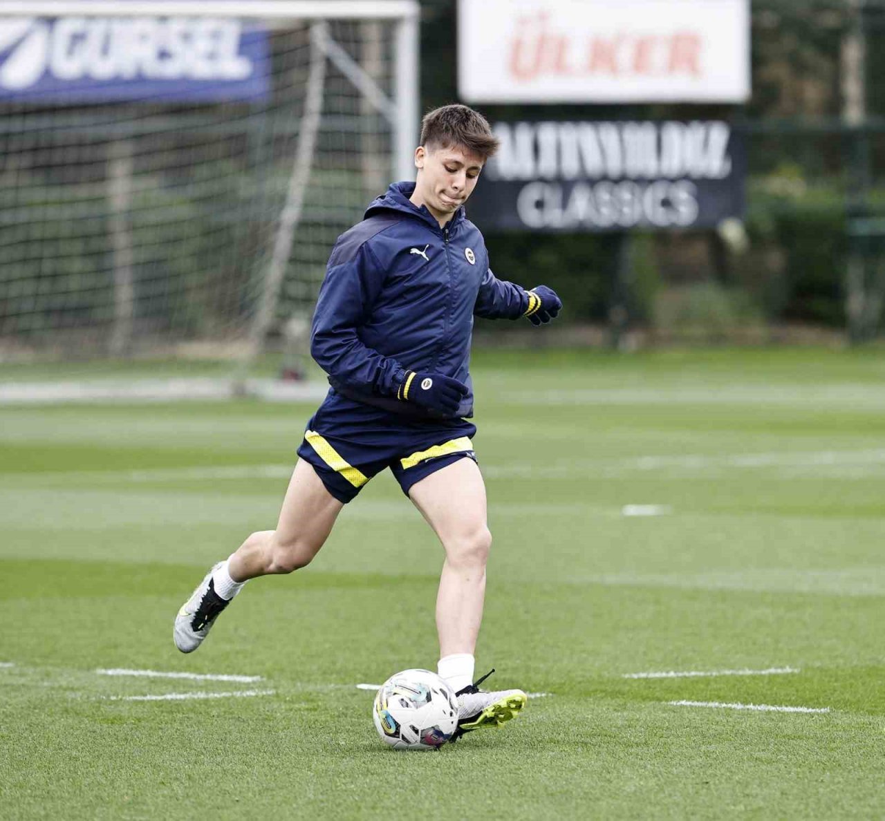 Fenerbahçe, Trabzonspor maçı hazırlıklarını sürdürdü