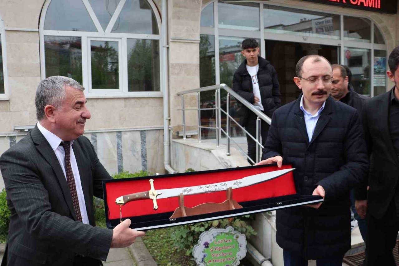 Ticaret Bakanı Muş: "Algı operasyonlarına, toplum mühendisliklerine bu toplum şimdiye kadar pabuç bırakmadı"