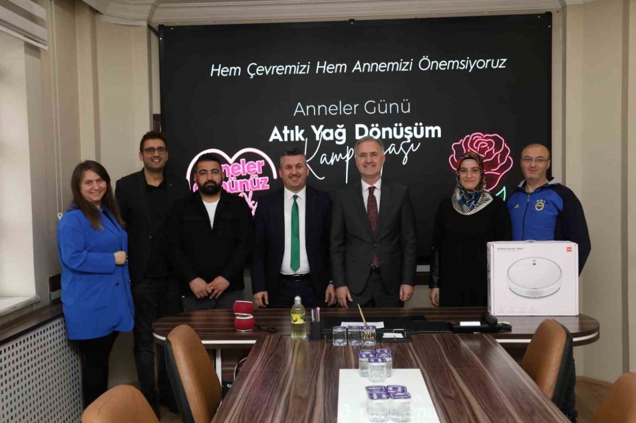 Atık yağ getirdi, robot süpürge sahibi oldu