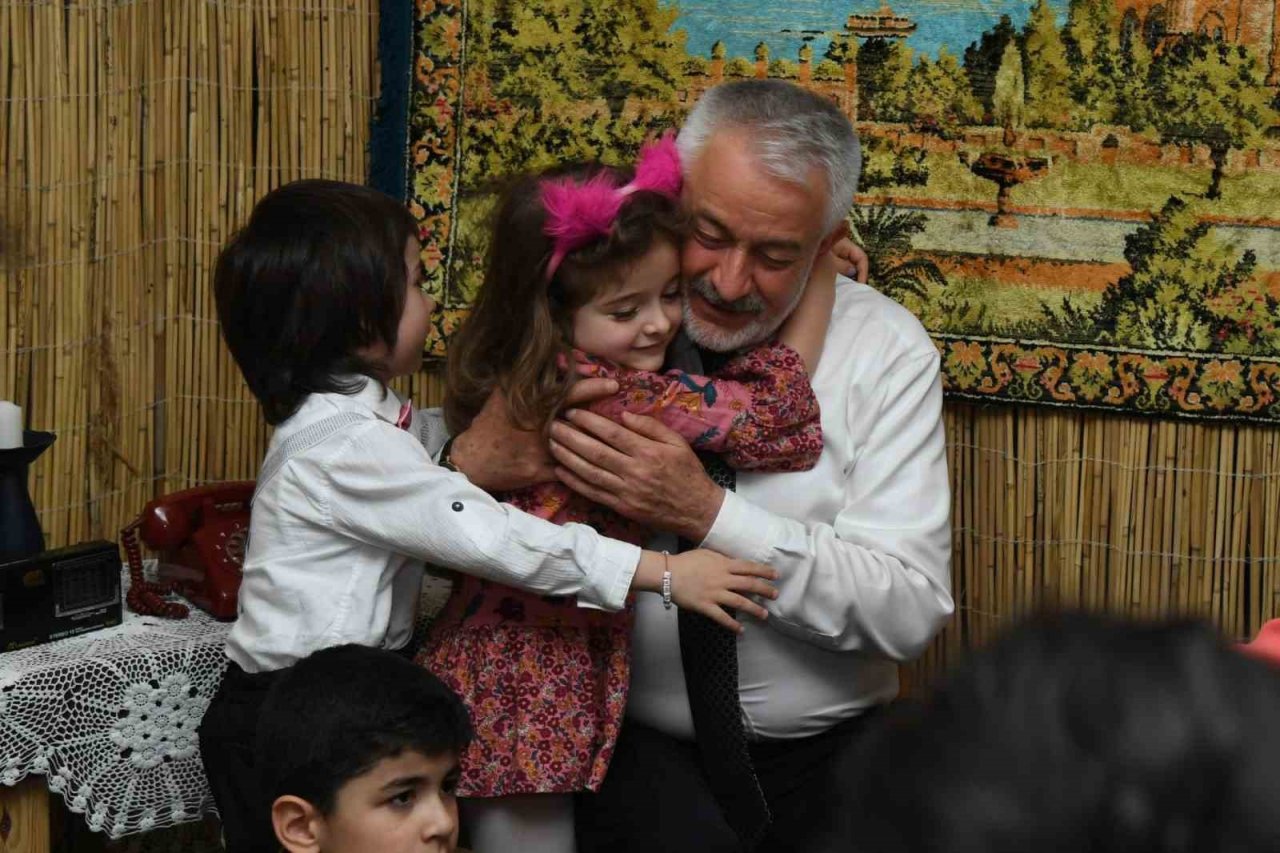Başkan Başdeğirmen, minik öğrencilere masal anlattı