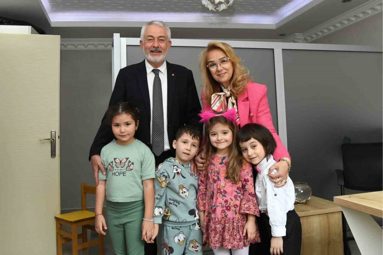 Başkan Başdeğirmen, minik öğrencilere masal anlattı