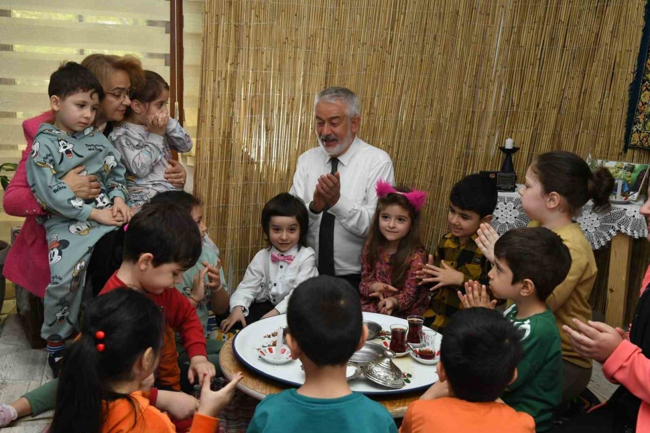 Başkan Başdeğirmen, minik öğrencilere masal anlattı