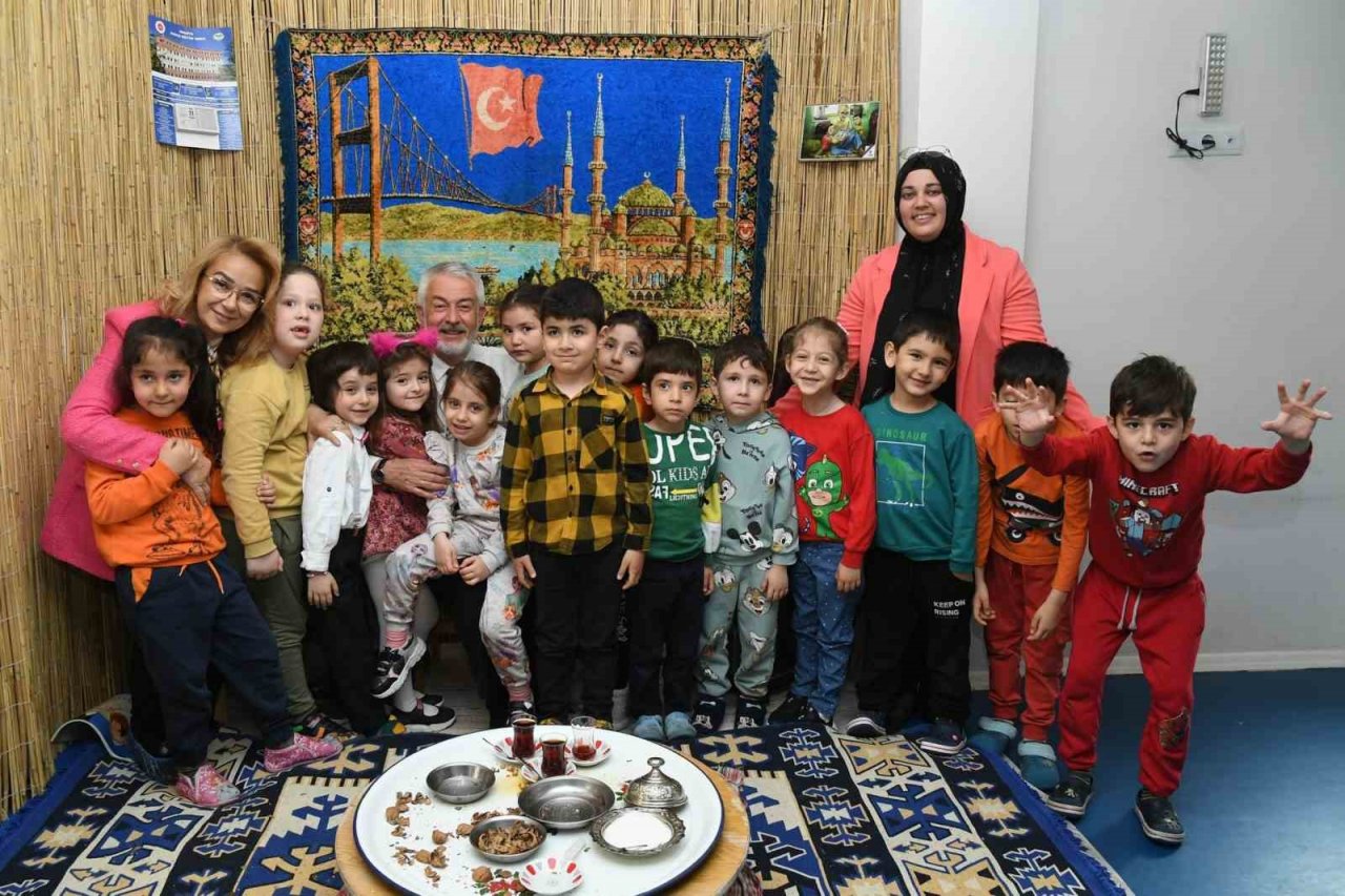 Başkan Başdeğirmen, minik öğrencilere masal anlattı