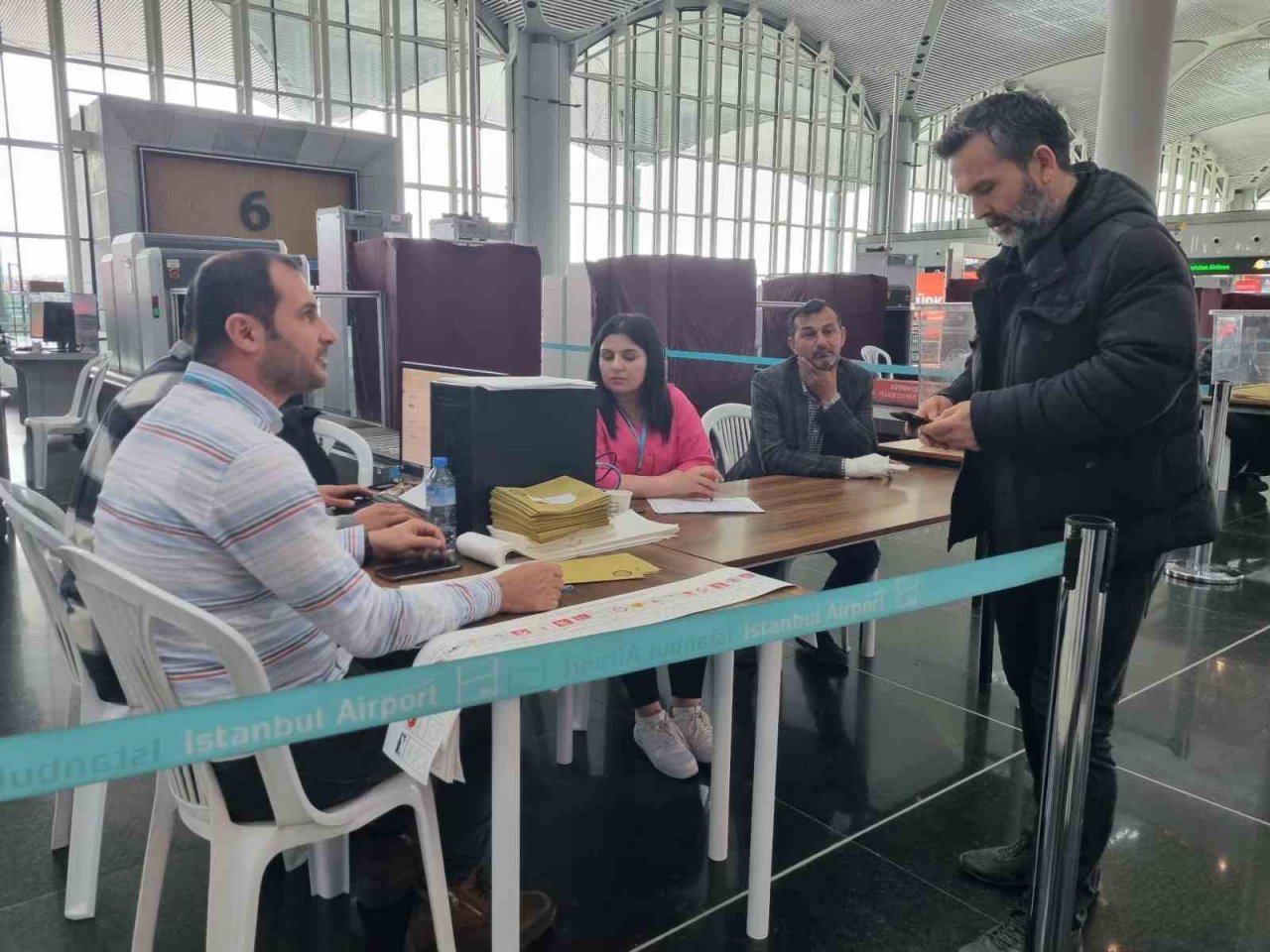 İstanbul Havalimanı’nda oy verme işlemine devam ediliyor