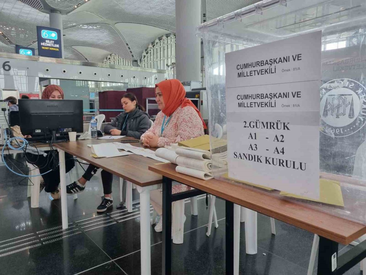 İstanbul Havalimanı’nda oy verme işlemine devam ediliyor