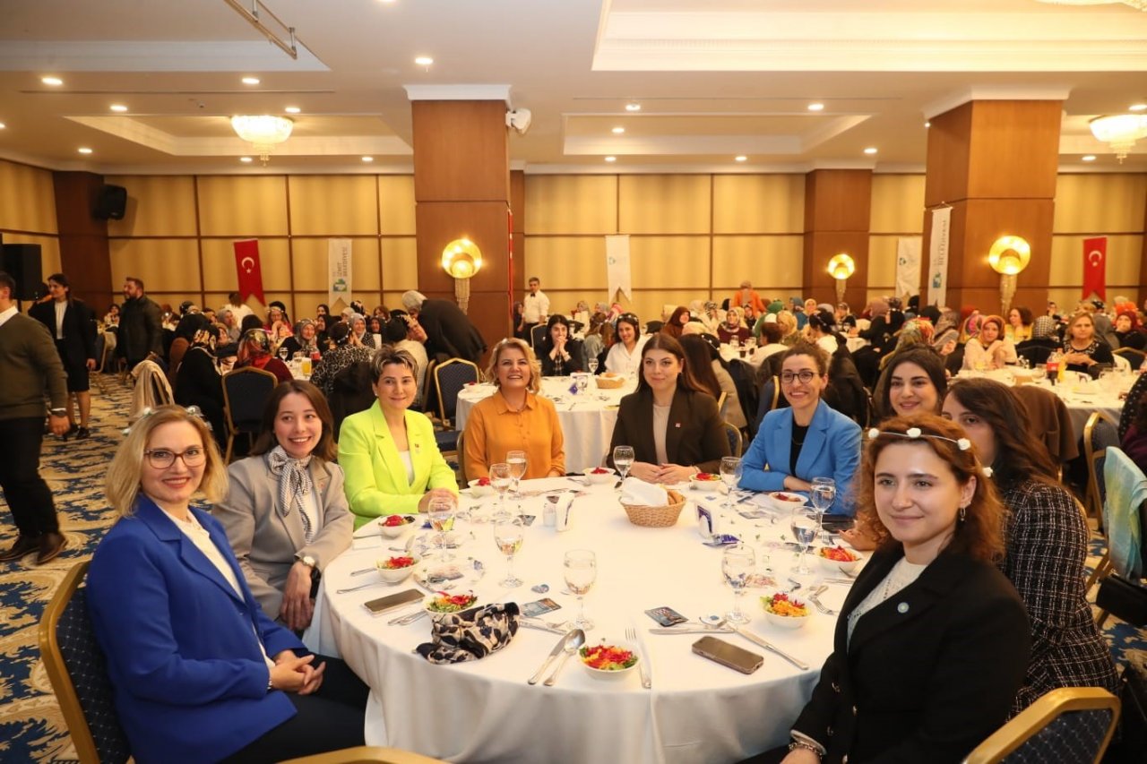 Başkan Hürriyet’ten kadınlara: "Ayaklarınız üzerinde kararlılıkla durabilmeniz için her zaman yanınızdayım"