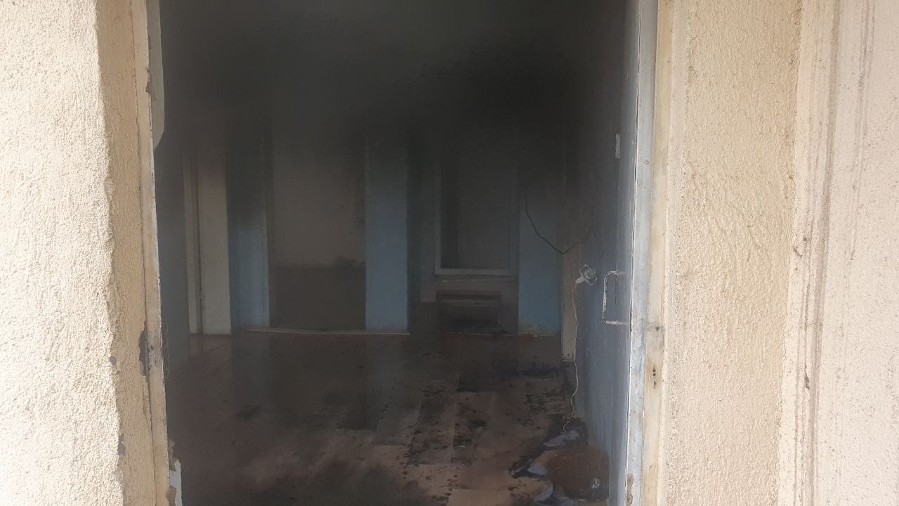 Müstakil ev, çıkan yangında kullanılamaz hale geldi