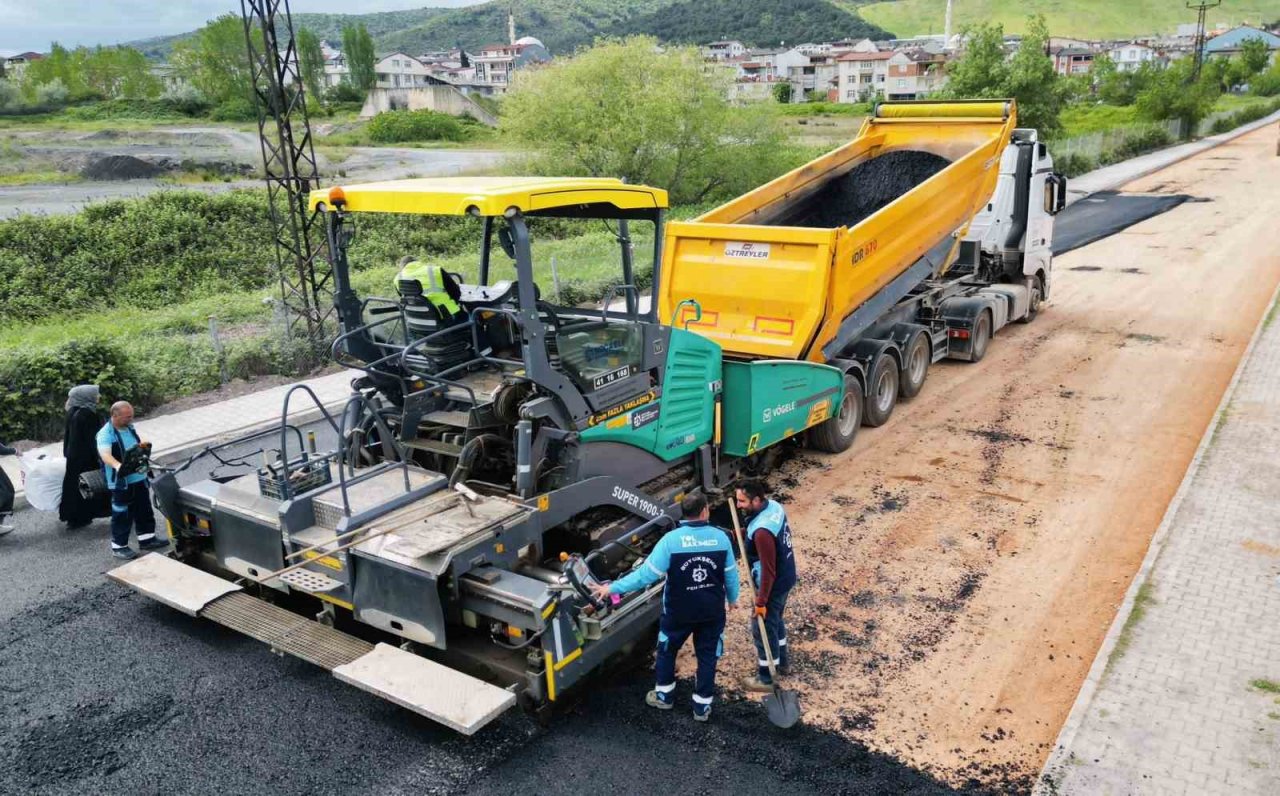 Bayraktar Caddesi’ne 650 ton asfalt serimi