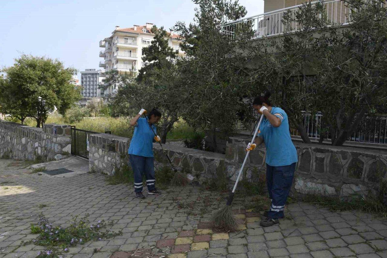 Kuşadası Belediyesi’nden 7/24 turizm sezonu mesaisi