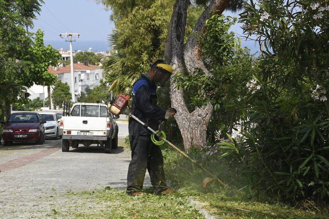 Kuşadası Belediyesi’nden 7/24 turizm sezonu mesaisi