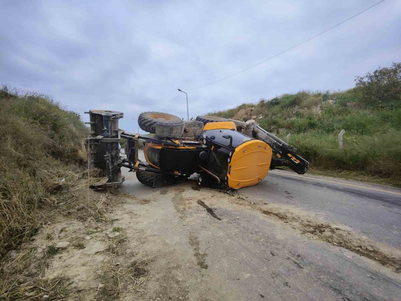 Freni boşalan iş makinesi faciaya yol açıyordu