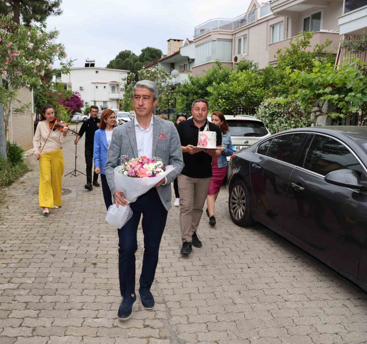 Marmaris’te 84’üncü yaşına giren ressama doğum günü sürprizi