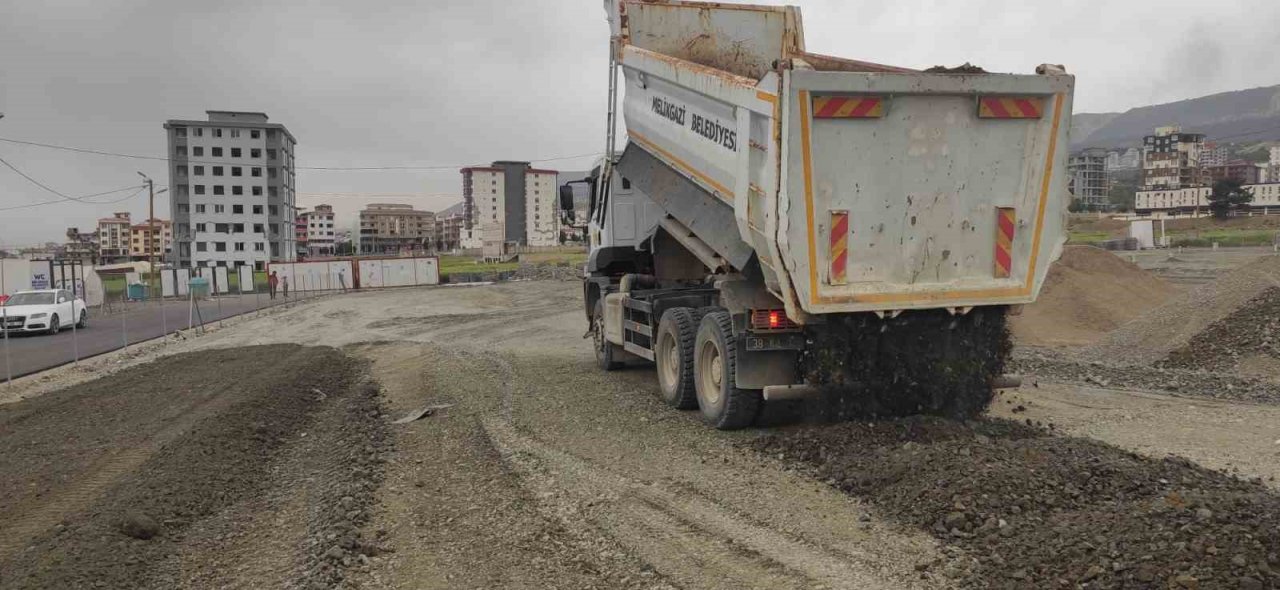 Melikgazi Depremzedelerin Yanında Olmaya Devam Ediyor