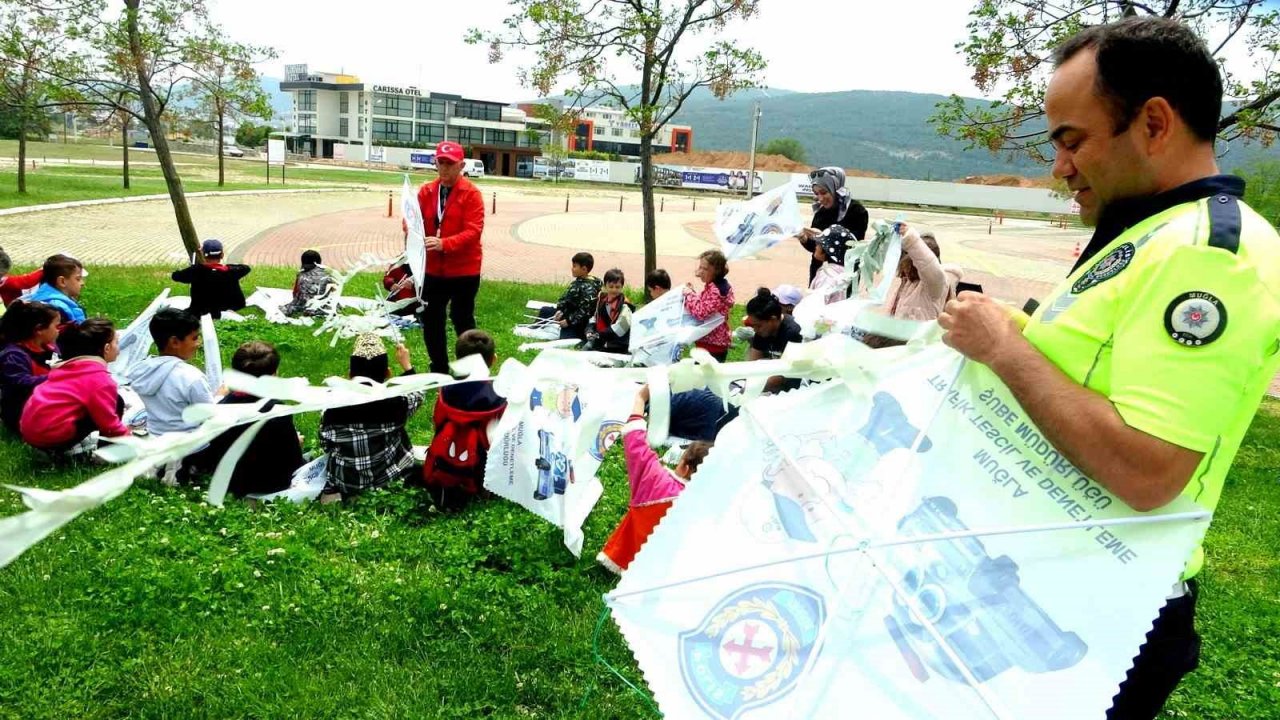 Trafik Haftası’nda depremzede çocuklar uçurtma şenliğinde eğlendi