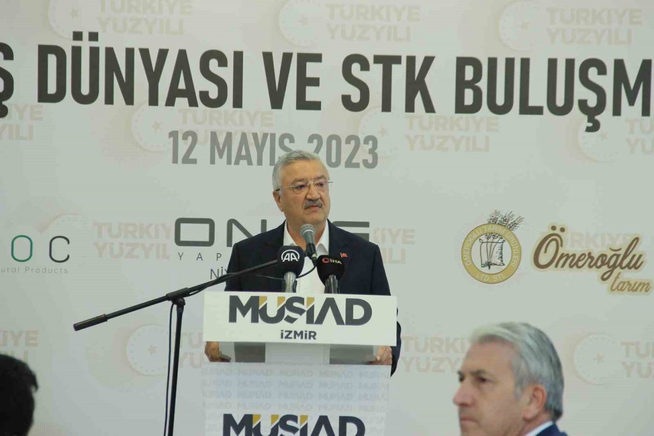 Bakan Kasapoğlu, İzmir’de iş dünyasıyla bir araya geldi