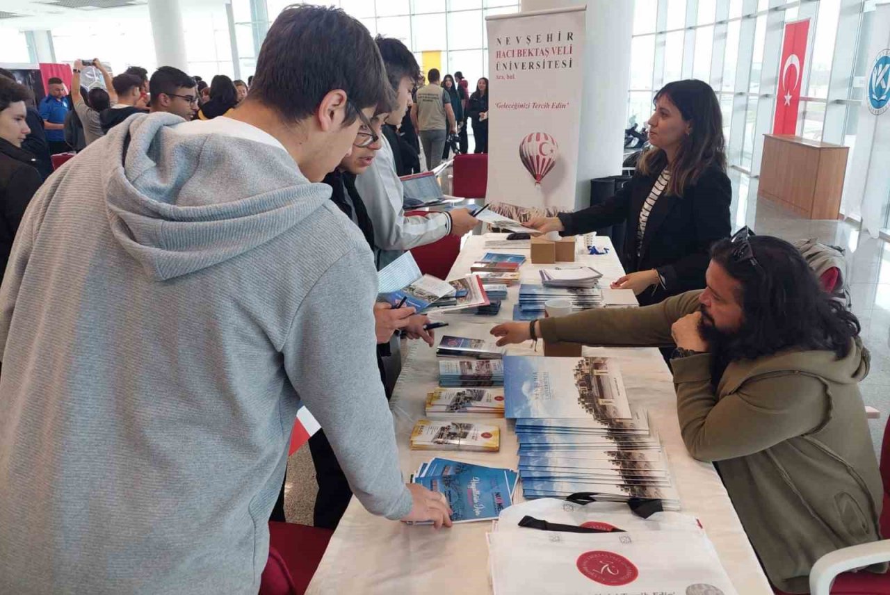 NEVÜ Kırşehir Üniversite Tanıtım ve Tercih Fuarı’nda