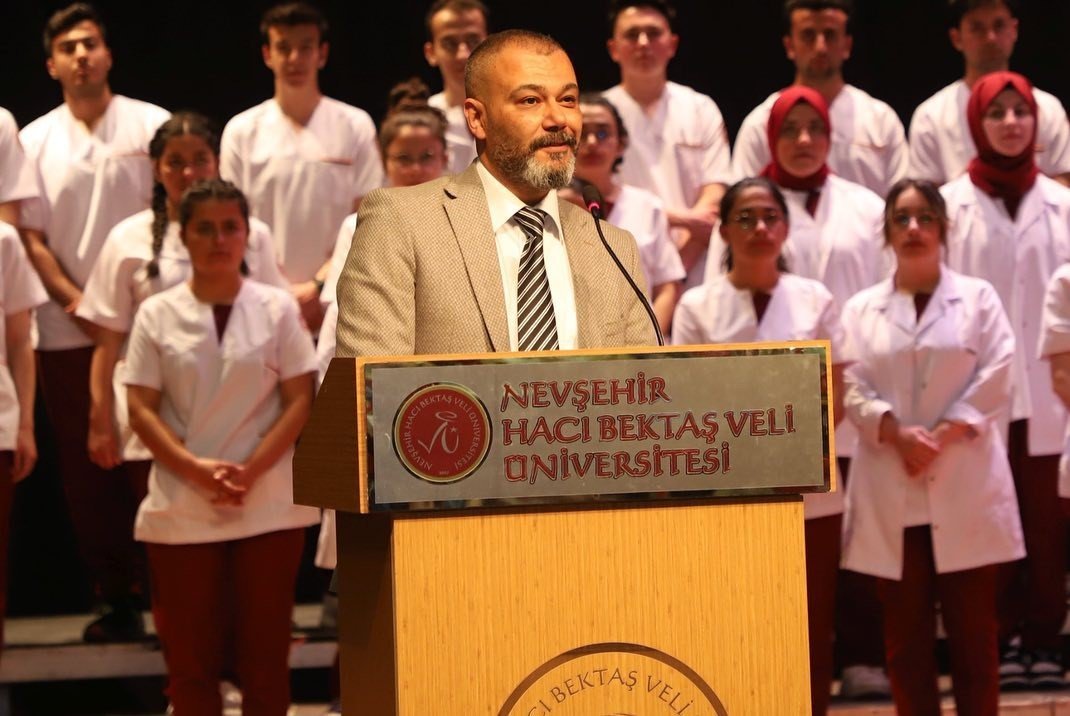 NEVÜ’lü hemşire adayları üniformalarını giydi