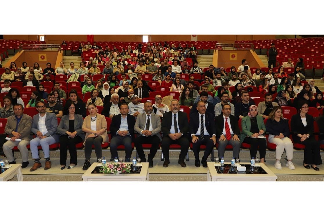 NEVÜ’lü hemşire adayları üniformalarını giydi