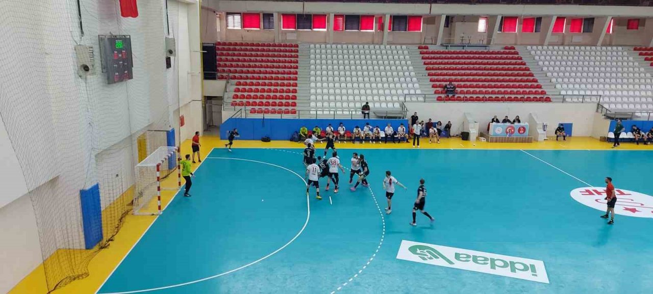 Büyükşehir hentbol seride 1-0 öne geçti