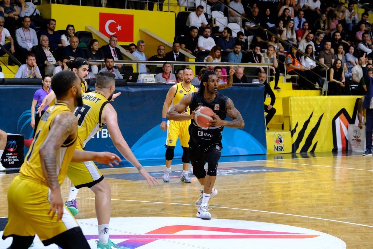 Şampiyon, Mersin’i evinde devirdi